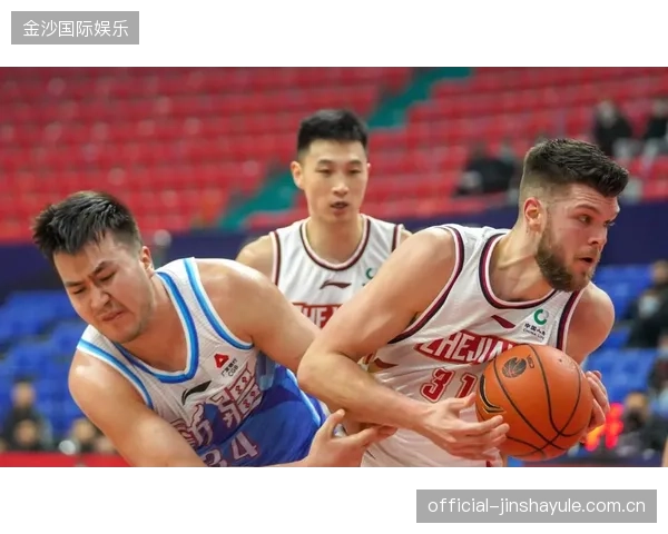 CBA赛场风云：五个关键消息解读！辽宁男篮“逆袭”背后的秘密，山东青岛新疆的“外援对决”如何改变战局？